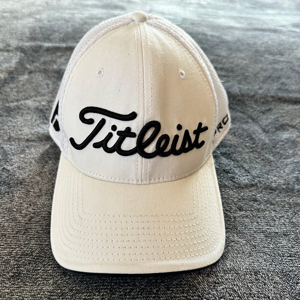 Titleist Men's White Snapback Pro V1 FJ Golf Cap, Cotton Blend, Medium-Large